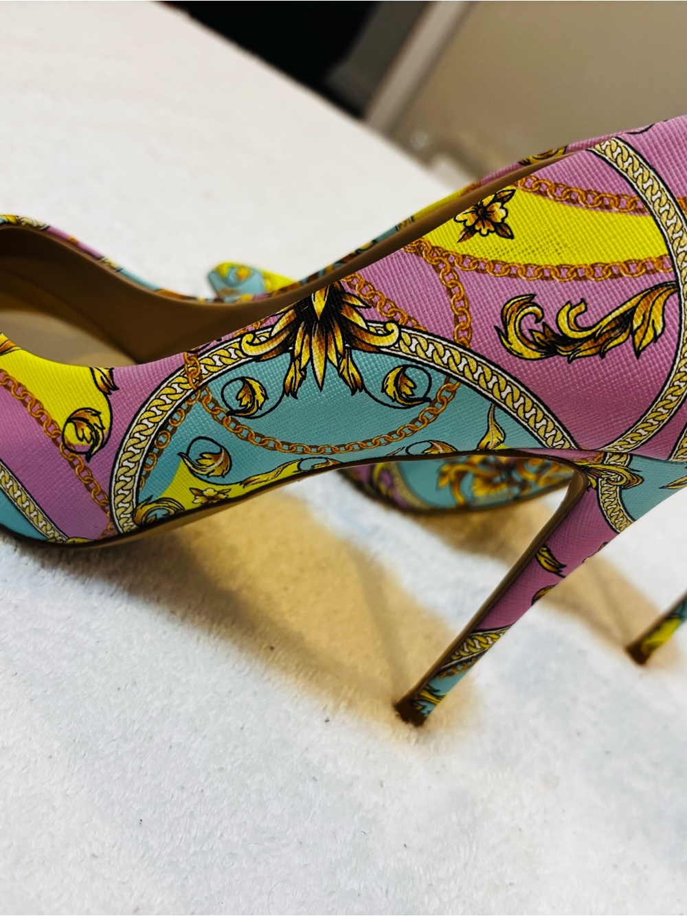 Almost Brand New Stylish Heels By ALDO - Size 8 - Heel 4.5 Inches - Box 69 - Picture 1 of 6